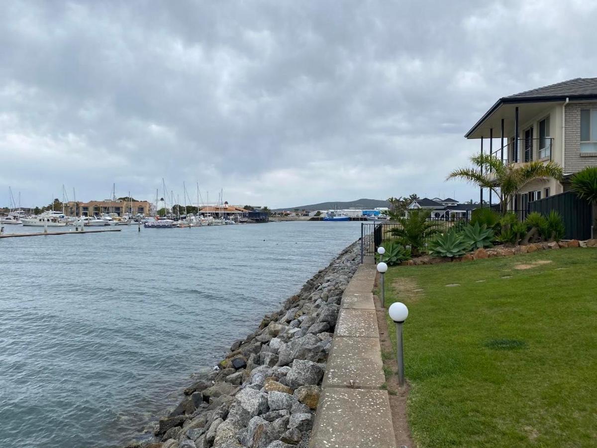 Port Lincoln Marina Waterfront Apartment Bagian luar foto